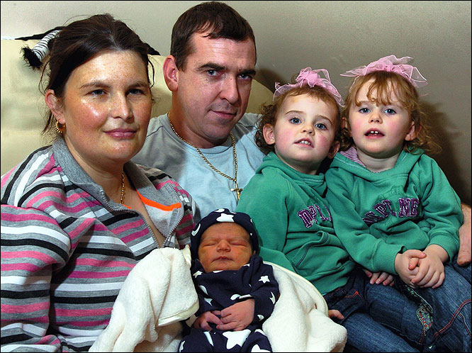 v-salute- owen-family v-salute- owen-family
